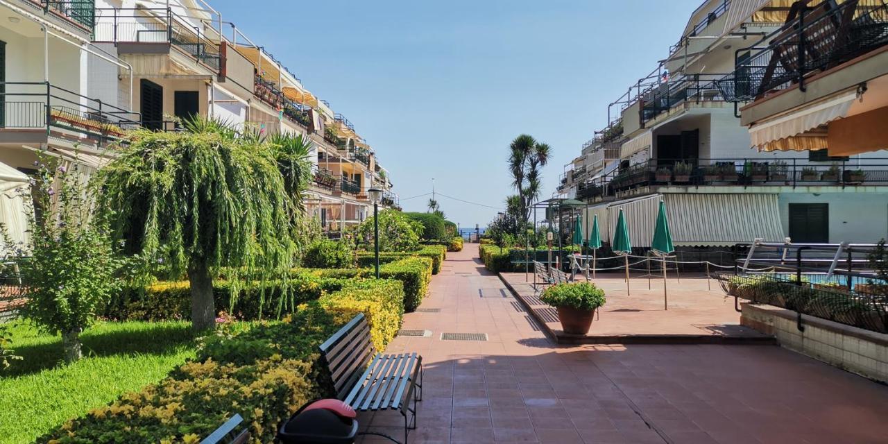 Apartamento Sea Garden, fronte mare con piscina Mascali Exterior foto