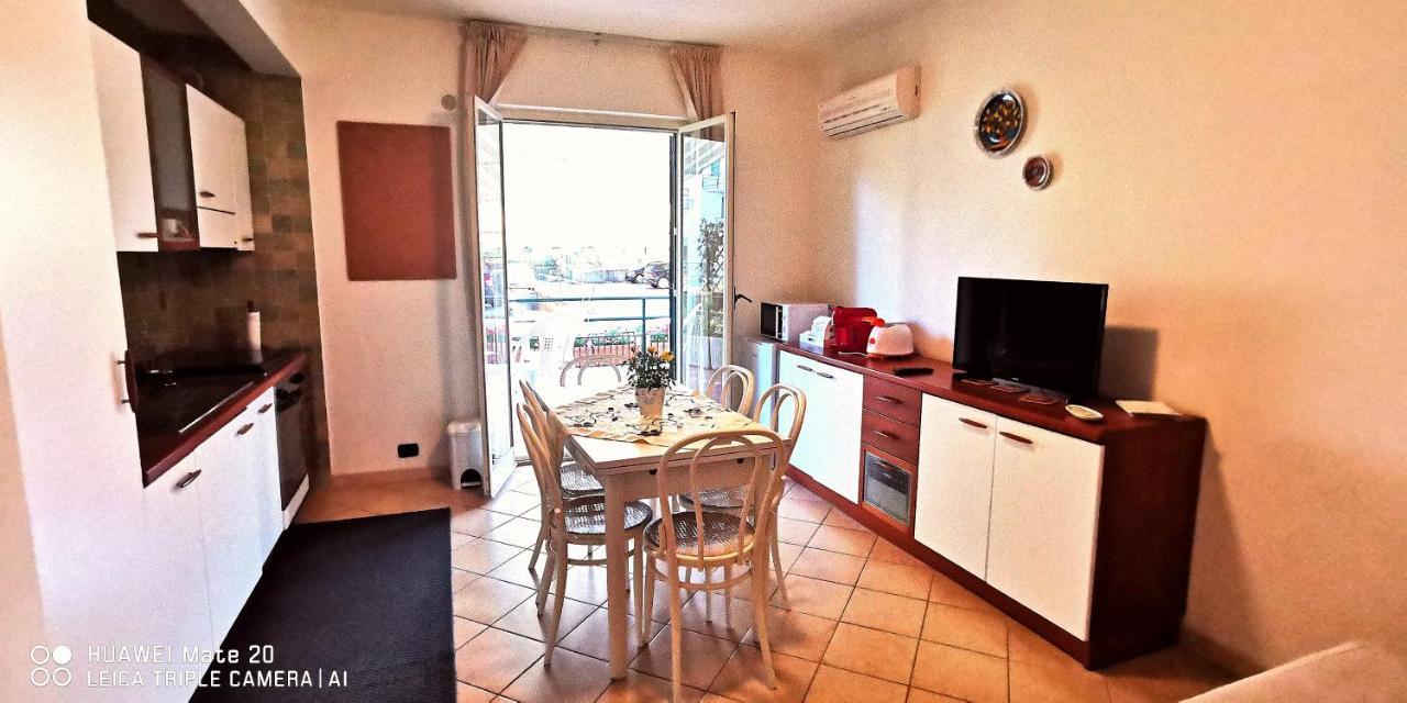 Apartamento Sea Garden, fronte mare con piscina Mascali Exterior foto