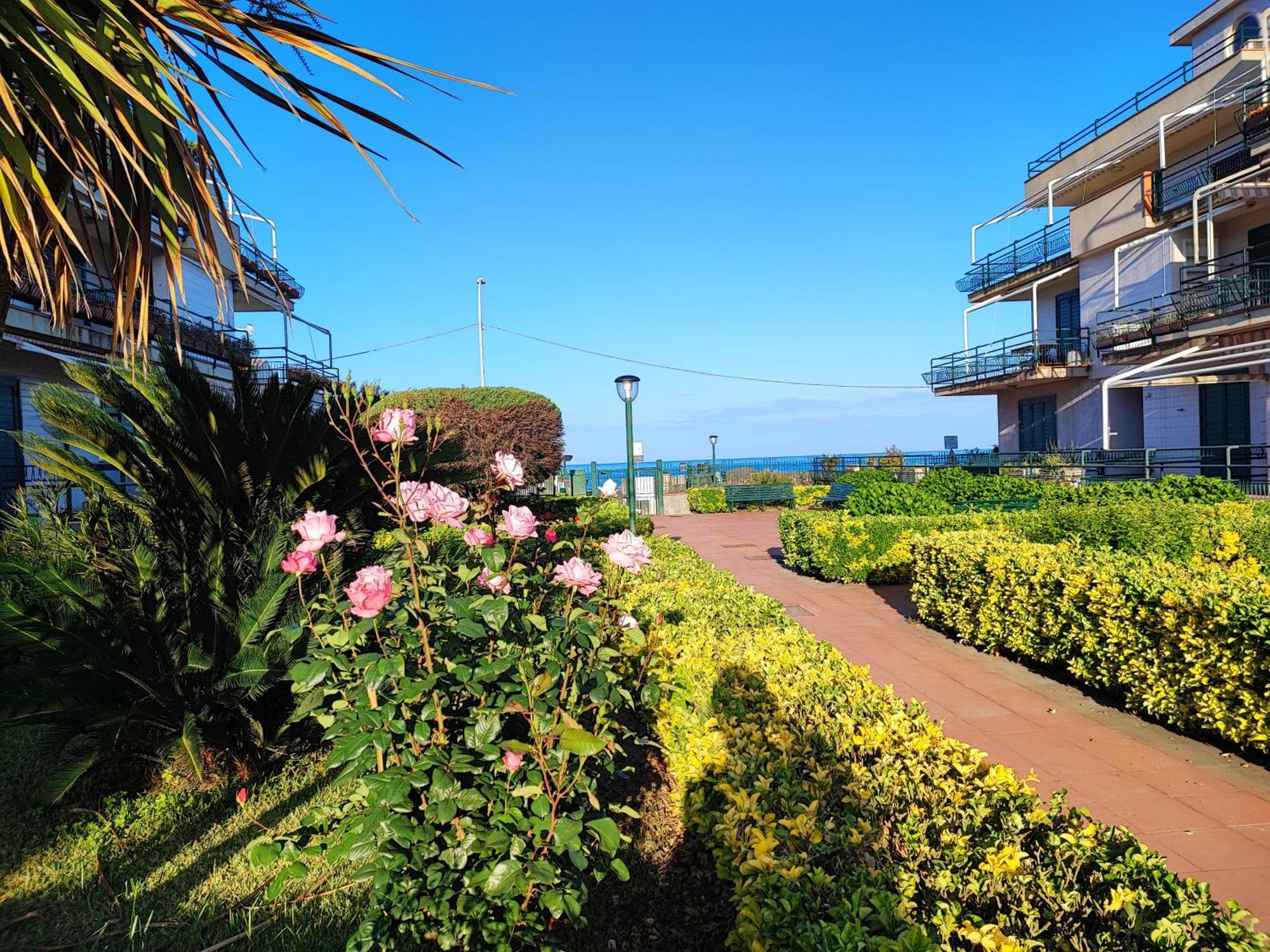 Apartamento Sea Garden, fronte mare con piscina Mascali Exterior foto